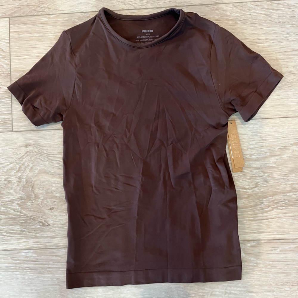 NWT Skims Soft Smoothing Seamless T Shirt Size Medium Cocoa